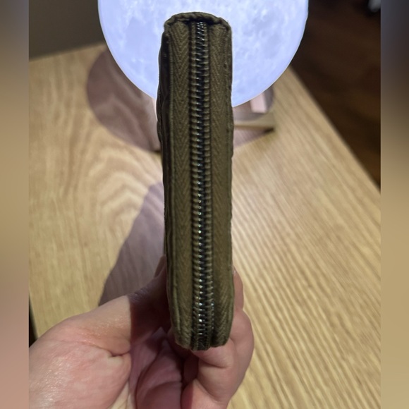 ❤️PRADA NYLON ZIPPY WALLET❤️ - Picture 8 of 14